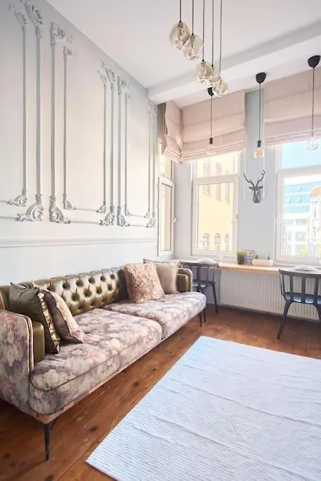 Modern&Old Style Flat In The Center Of Cihangir Istanbul