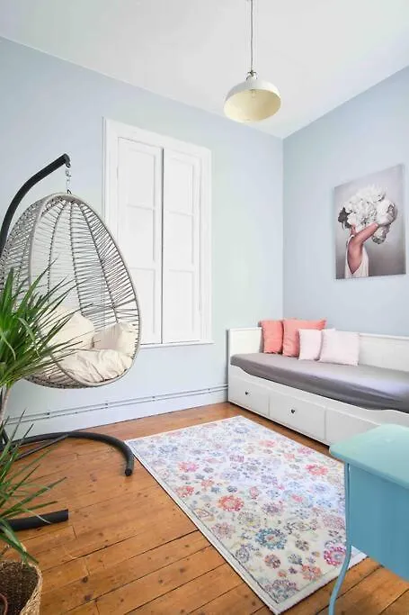 Modern&Old Style Flat In The Center Of Cihangir Istanbul