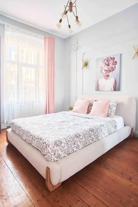 Apartment Modern&Old Style Flat In The Center Of Cihangir Istanbul