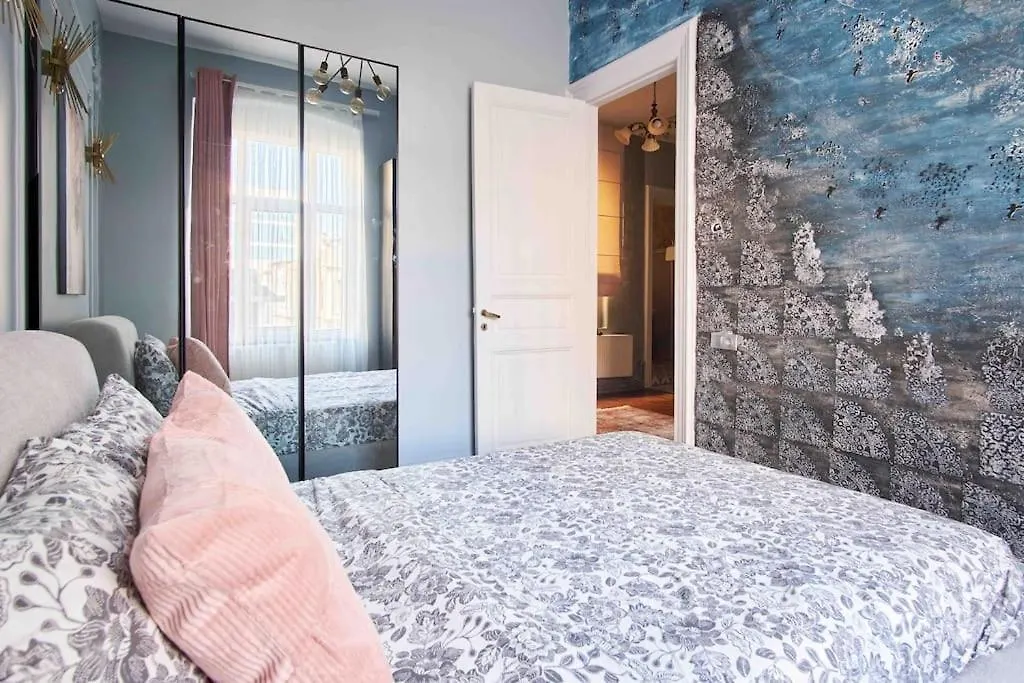 Modern&Old Style Flat In The Center Of Cihangir Istanbul 0*,