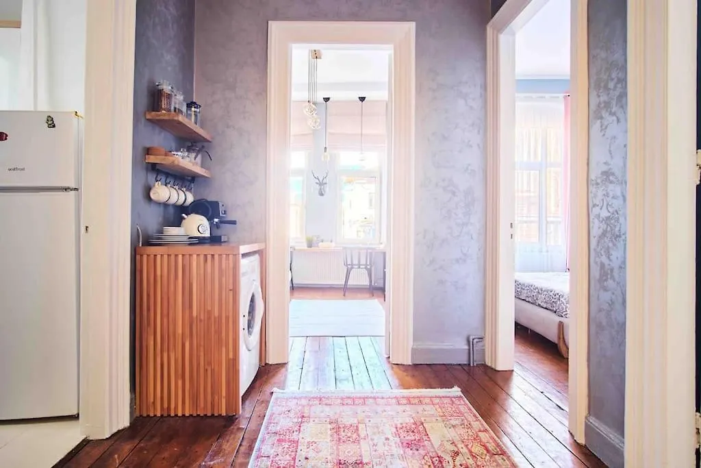 Modern&Old Style Flat In The Center Of Cihangir Estambul 0*,  Turquía